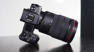 Canon RF 15-35mm f / 2L очень хорошо сочетается с Canon EOS R