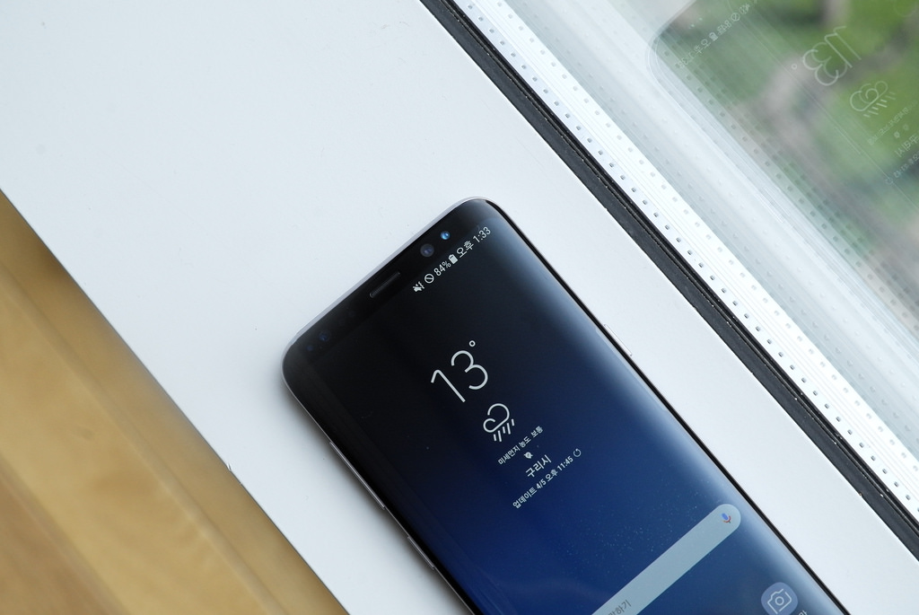 Спереди, сзади и цвета Samsung отфильтрованы Galaxy S10 и S10 +