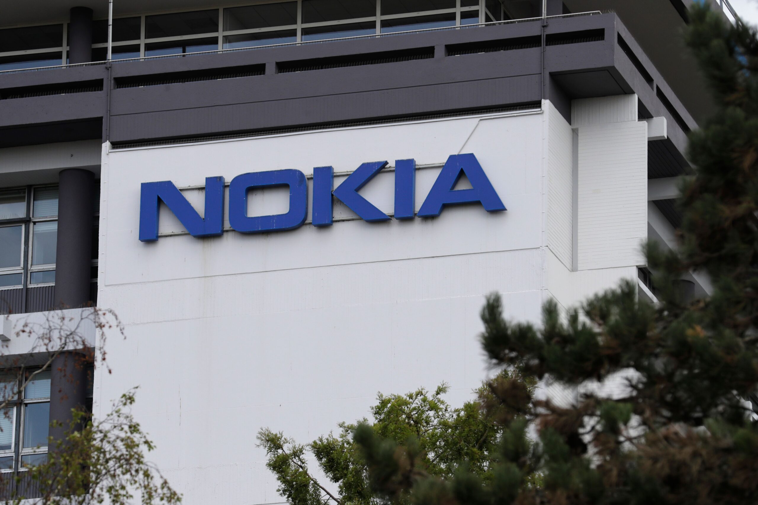 Финляндия исследует Nokia smartphones отправка данных в Китай