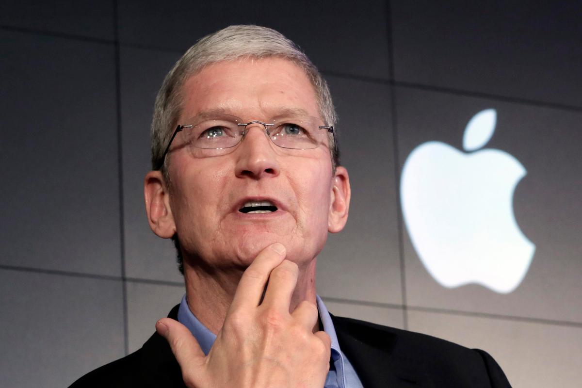 Apple Генеральный директор Тим Кук пропускает МАССИВНЫЙ намек на дополненную реальность, поскольку слухи о iPhone 8 вихрем