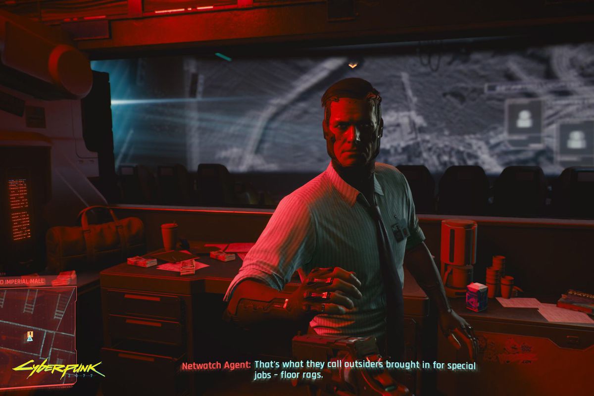 Cyberpunk 2077, E3 2019 - агент Netwatch, одетый в рубашку с воротником и галстук с четко видимой табличкой с именем. Он скрылся в проекционной комнате кинотеатра, защищенного животными, во время демонстрации, показанной прессе на E3 2019.