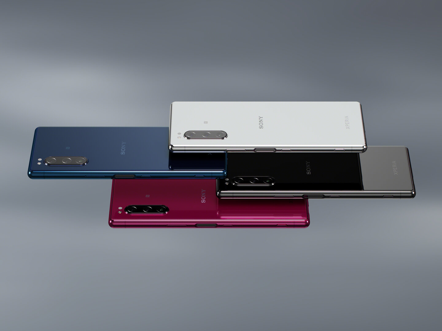 Sony Xperia 5 выпускается в черном, сером, синем и красном цветах.