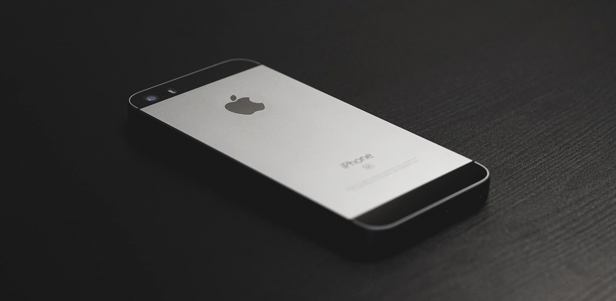 Apple по некоторым сообщениям, перезапустит iPhone SE, чтобы прокрасться на средний уровень
