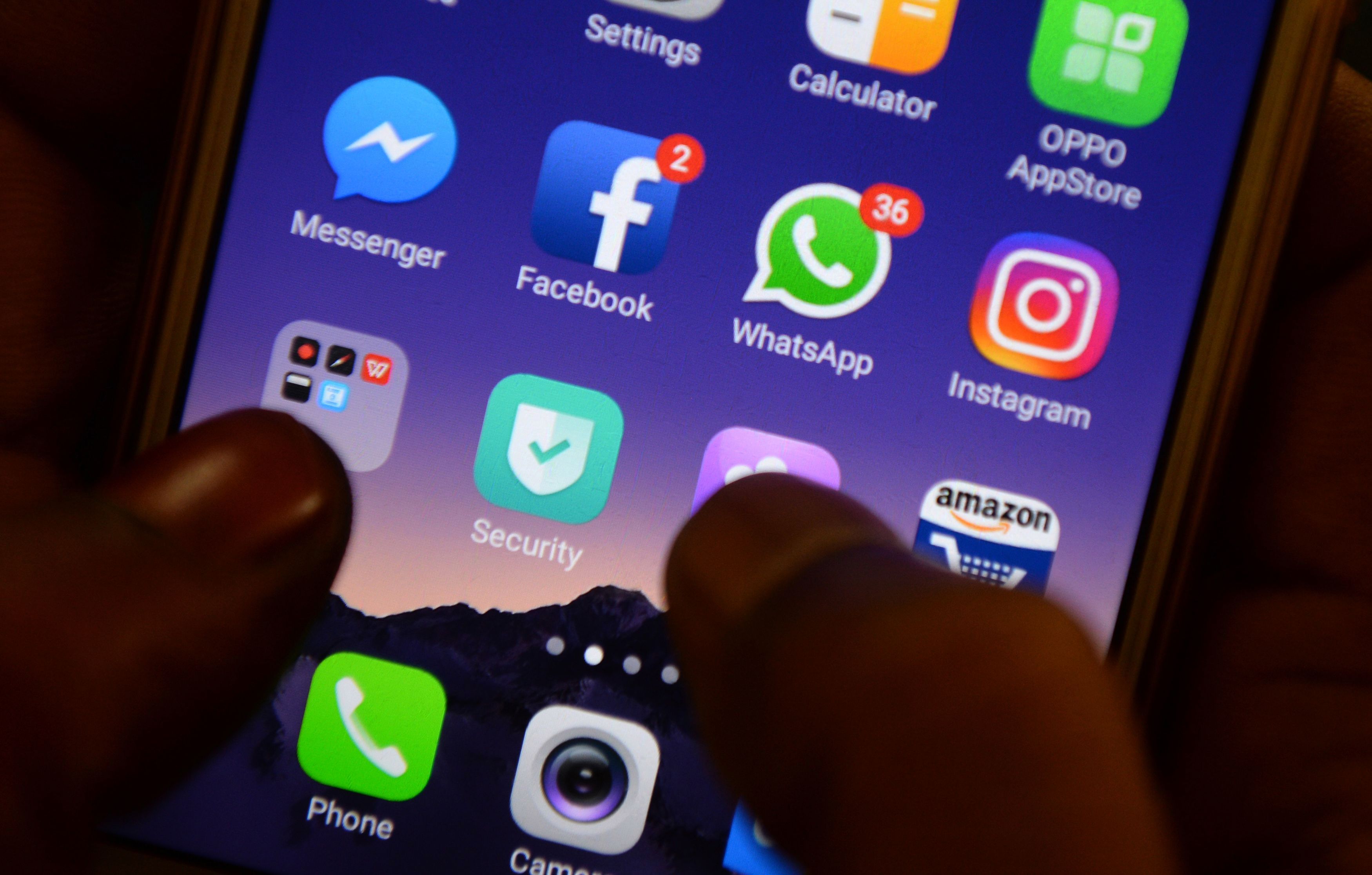  Facebook  на самом деле владеет Whatsapp, но какое-то время планировал объединенное приложение для обмена сообщениями