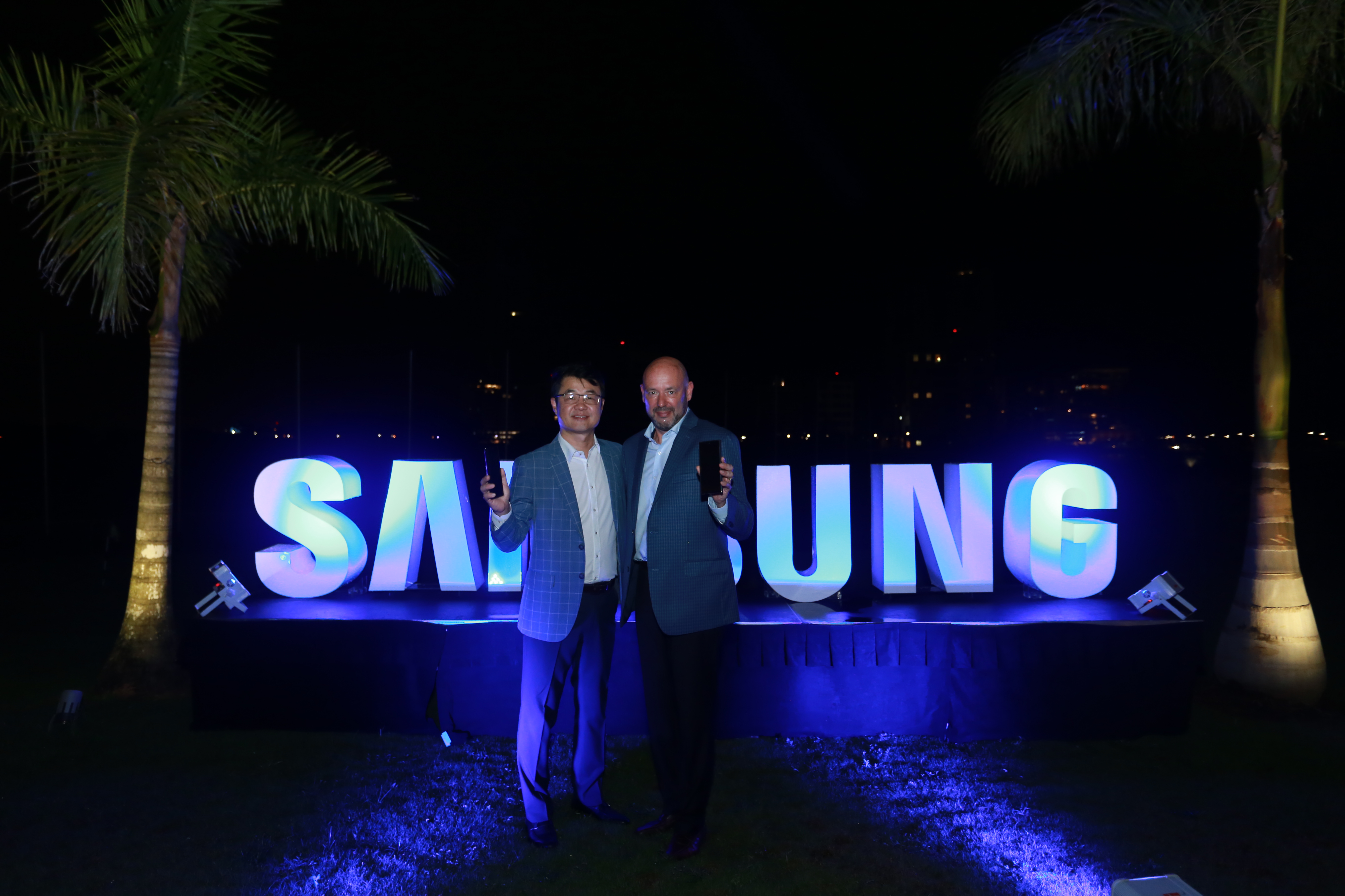 новый Galaxy Note10 торжественно прибывает в Панаму - Samsung Newsroom Латинская Америка
