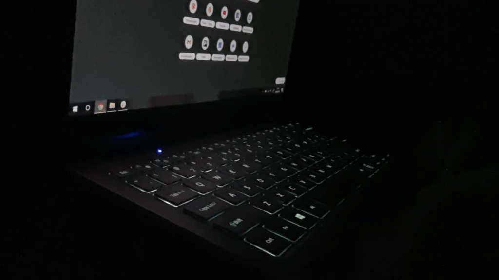 Клавиатура с подсветкой производит цвет, который не соответствует ноутбуку, но не беспокоит вас