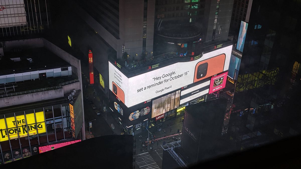 Коралловый цвет Pixel 4 официально представлен на огромном рекламном щите Таймс-сквер