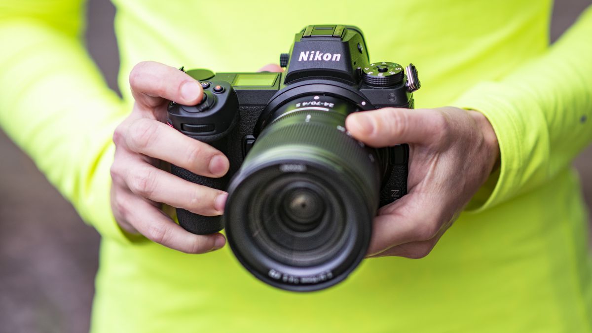 Nikon собирается представить беззеркальную камеру APS-C?