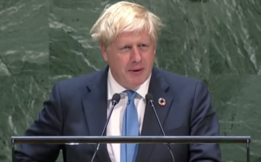 Борис Джонсон предупреждает о «розовых глазах Терминаторов» и «беспомощных цыплятах» в бессвязной речи ООН