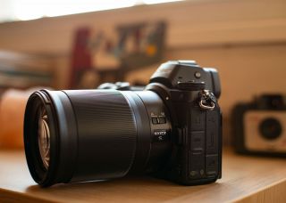 Nikon Z 85mm f / 1.8 S имеет широкое кольцо фокусировки и переключатель Auto-Manual на боковой панели.