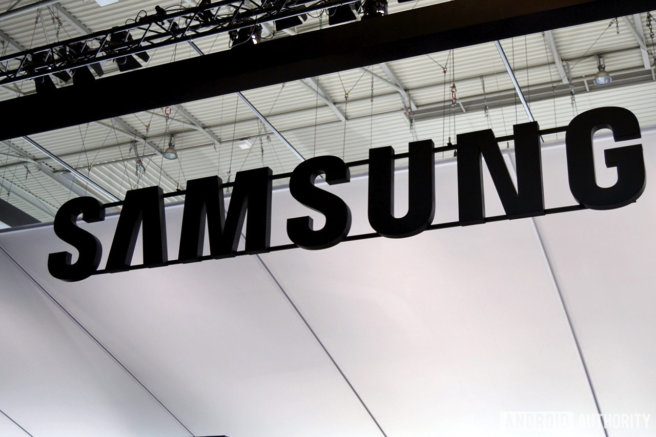 Samsung Galaxy S10 Plus выглядит отфильтрованным в реальном изображении