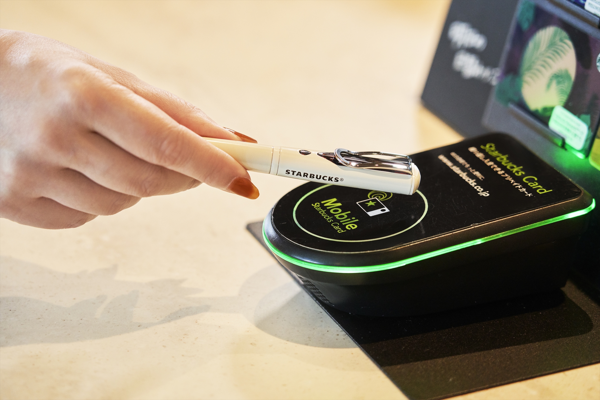 Starbucks Japan представляет ручку со встроенным NFC-кошельком