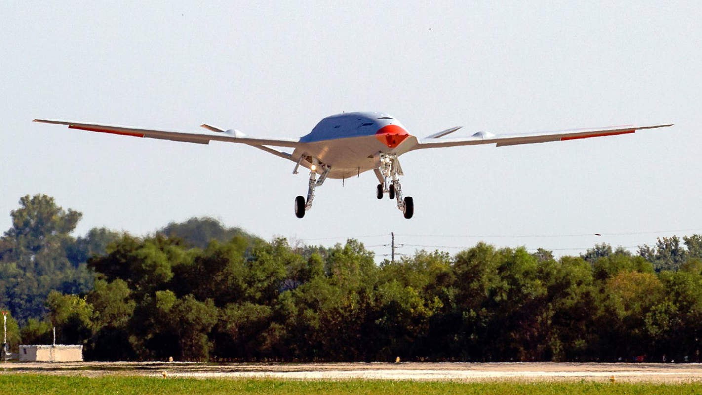 Беспилотный дозаправщик Boeing MQ-25 завершил свой первый испытательный полет