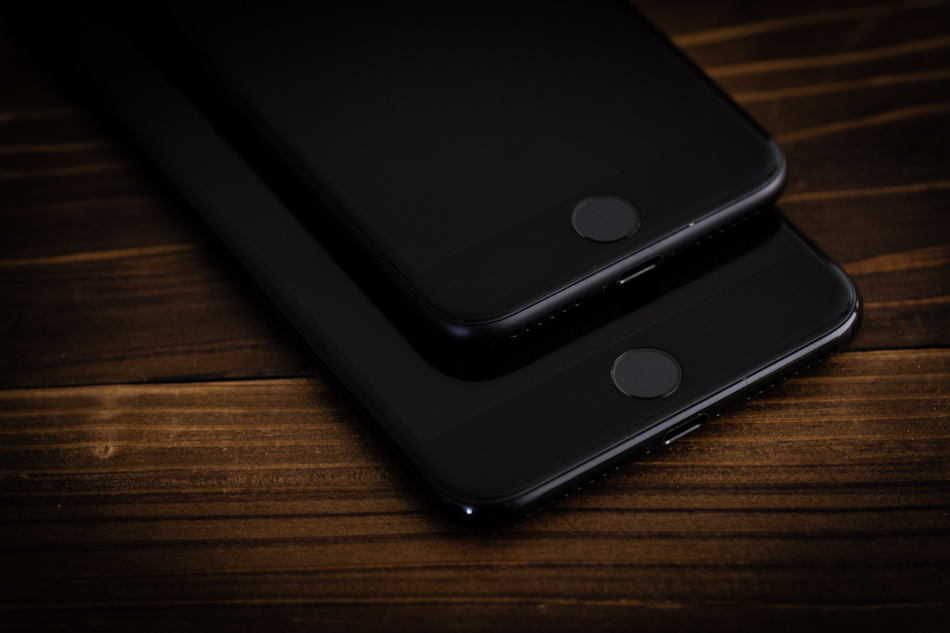 Apple  Говорят, что он работает над Touch ID для iPhone 2020.