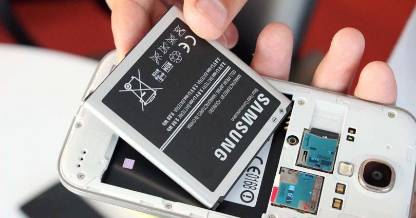 Съемный аккумулятор от мобильного телефона Samsung