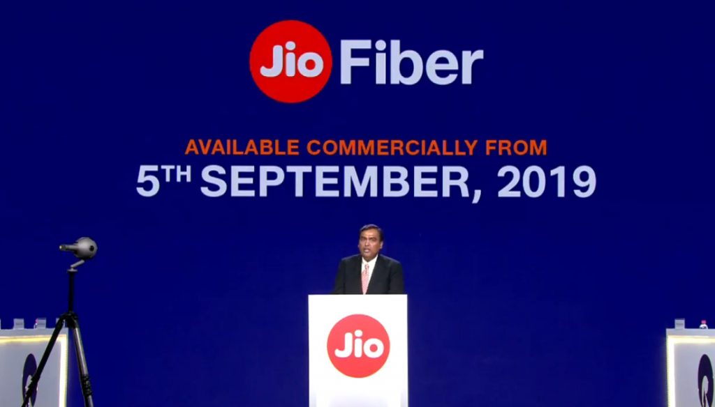 Планы JioFiber показали - план 100 Мбит / с на рупий. 699 с бесплатными голосовыми звонками по всей Индии, телевизионными видеозвонками, играми и многим другим
