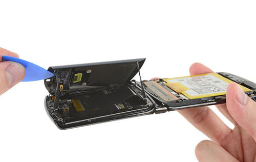 Motorola Razr только что получил оценку ремонтопригодности iFixit 1