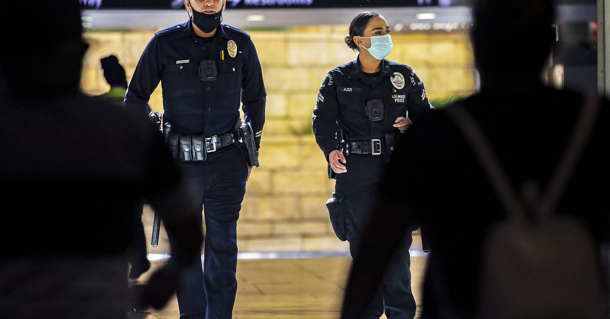 LAPD встроил сбор информации из социальных сетей в процесс собеседований с гражданскими лицами.