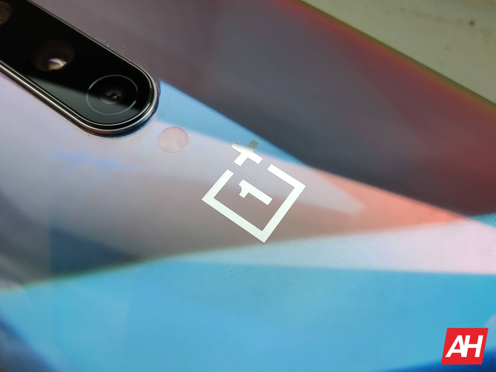 OnePlus планирует выпустить смартфон начального уровня