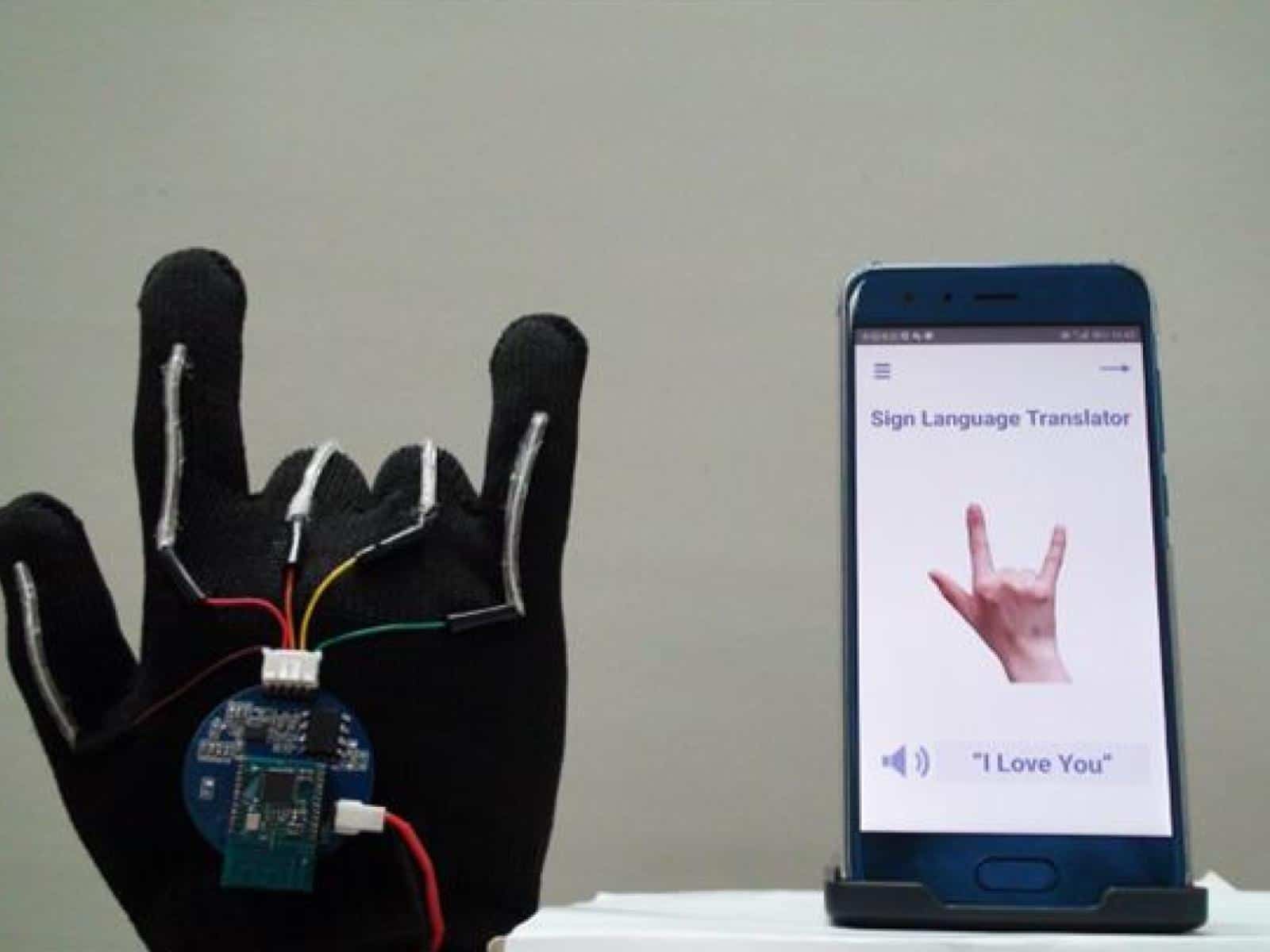 UCLA представляет перчатку с 98-процентным точным переводом на язык жестов