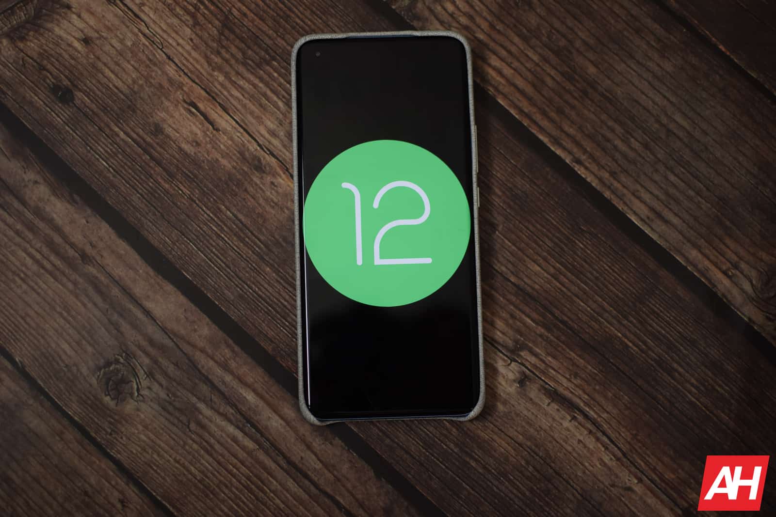 Виджет разговоров в Android 12 может менять фон в зависимости от сообщения