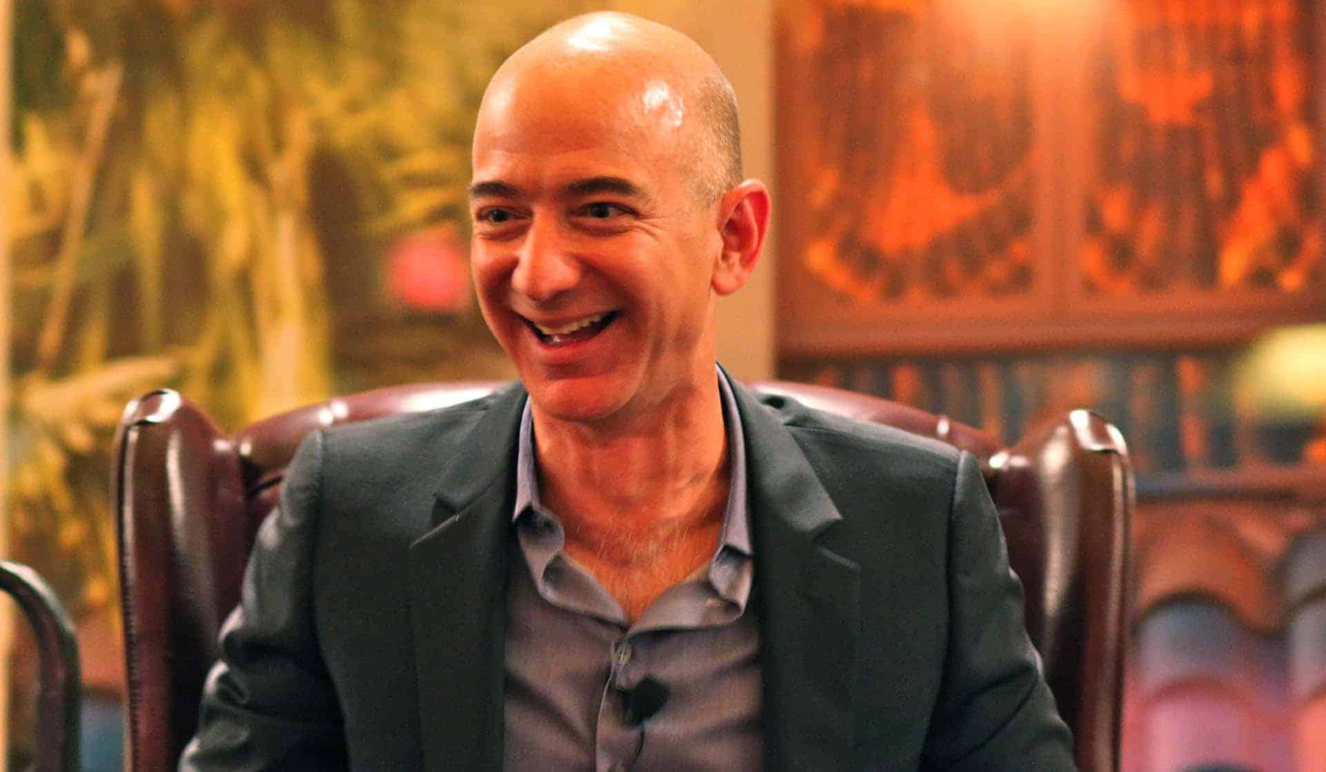 Джефф Безос объявляет, что уйдет с должности Amazon Исполнительный директор