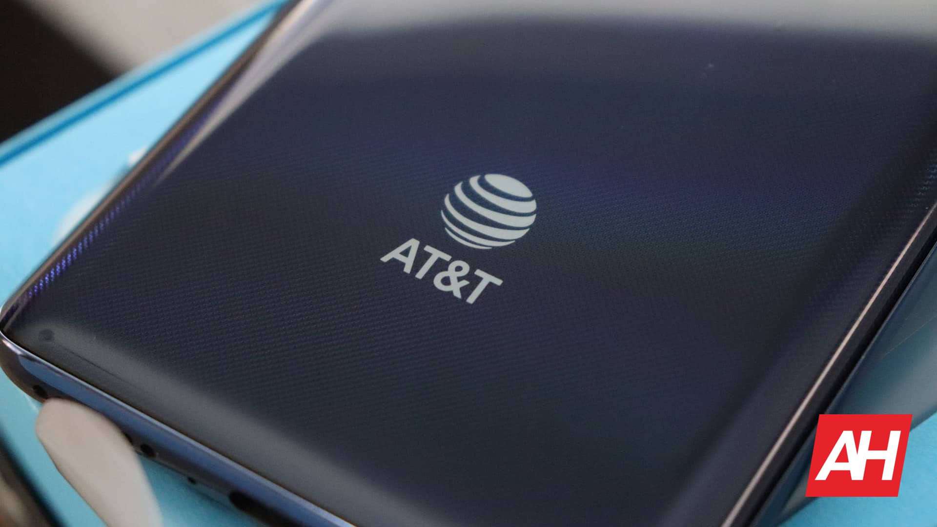 Еще 600 000 клиентов ТВ покидают AT&T в третьем квартале