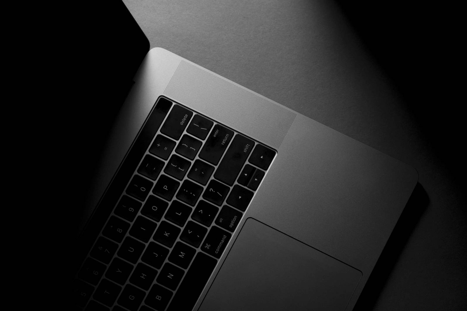 Огромное обновление OLED-дисплея MacBook Pro с Apple ожидается в 2022 году