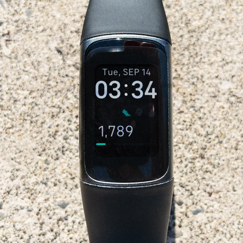 Обзор Fitbit Charge 5: усталость от тачскрина 1