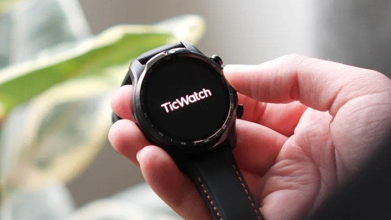 Представлены новые флагманские смарт-часы TicWatch