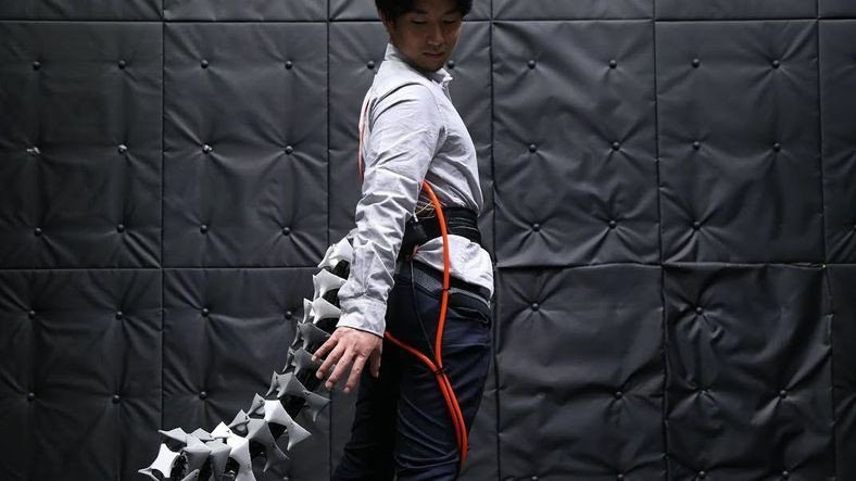 Роботизированный хвост, который могут носить люди
