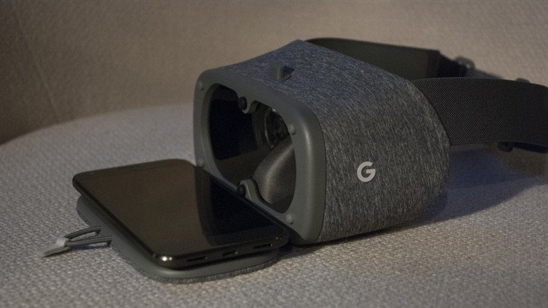 Можно открыть в Google Chrome Daydream VR