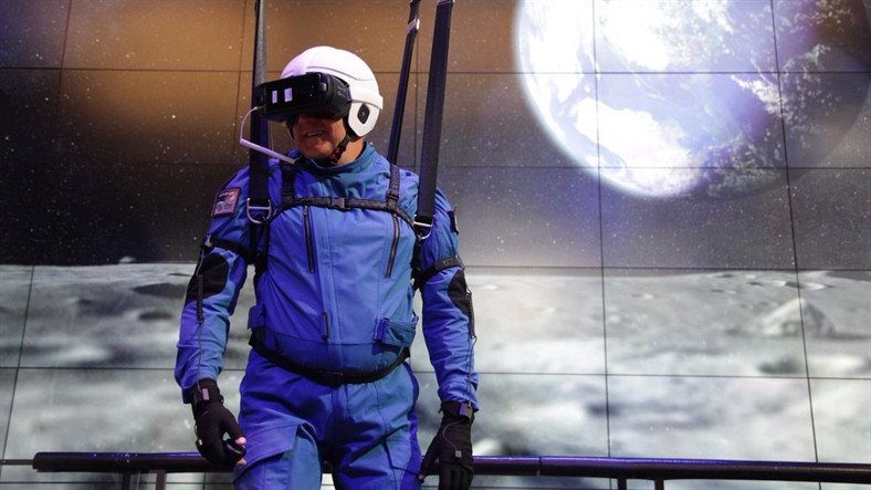 Samsung и NASA исследовали Луну с помощью виртуальной реальности