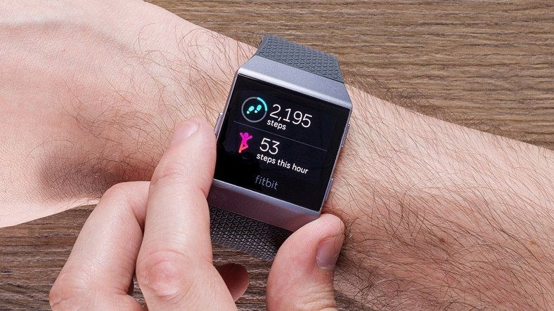 Выпущены первые полностью оборудованные смарт-часы Fitbit Ionic!