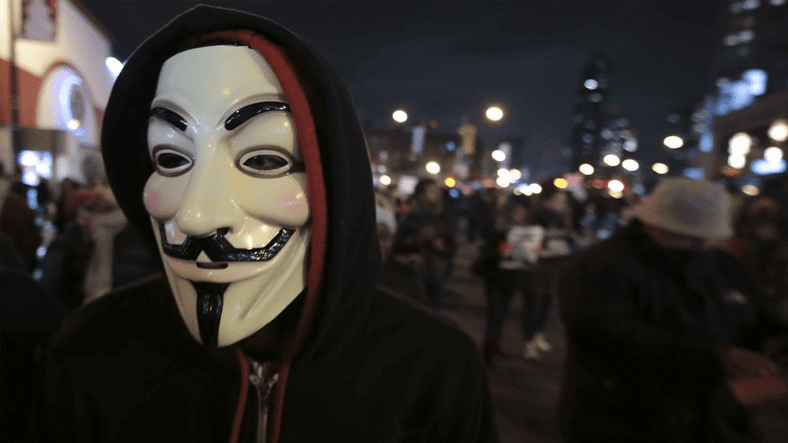 Протестующих в масках можно опознать!