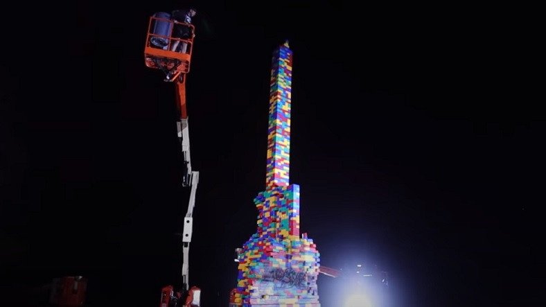 Конкурс на 50 000 долларов за самую высокую башню LEGO