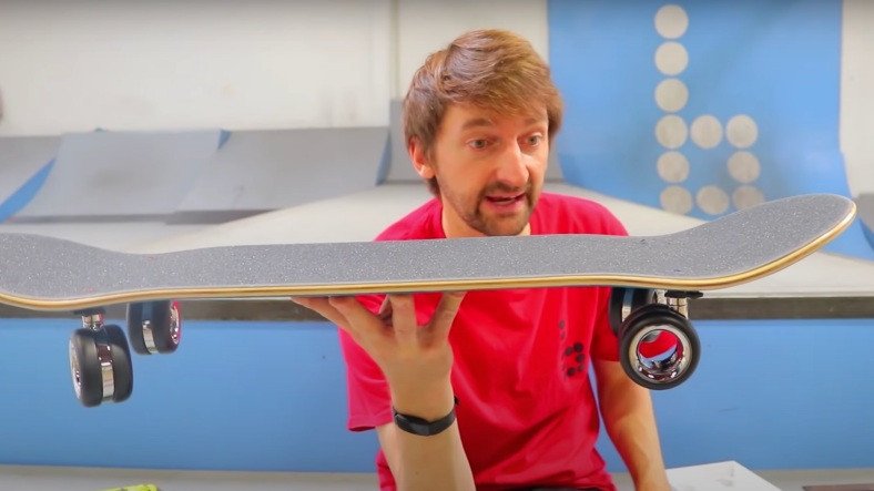 Колеса Mac Pro стоимостью 5 599 турецких лир прикреплены к скейтборду