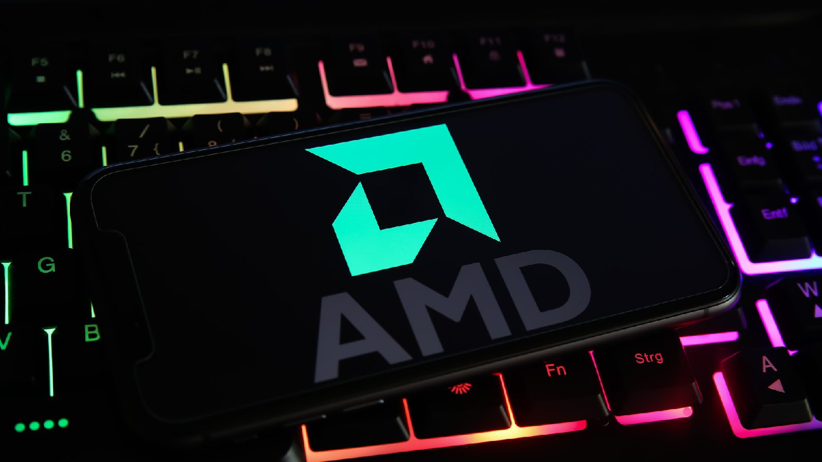 AMD представляет новый процессор Snapdragon Genoa-X с 96 ядрами, что подтверждает последнюю дорожную карту