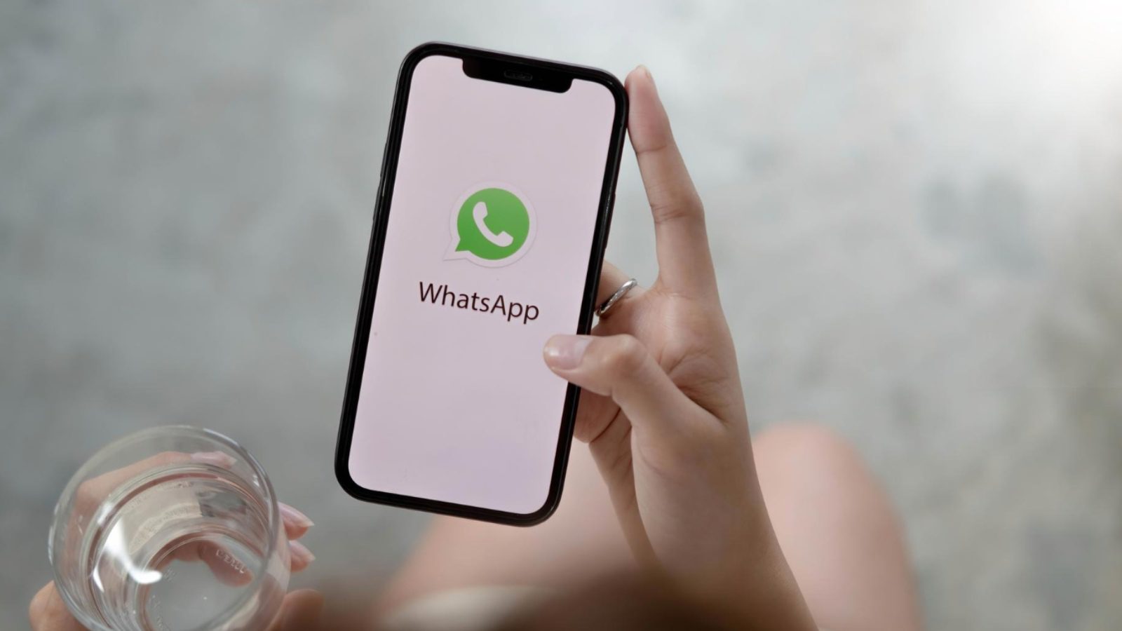 WhatsApp добавляет вкладку «Инструменты для бизнеса» в бета-версию iOS с ярлыком камеры