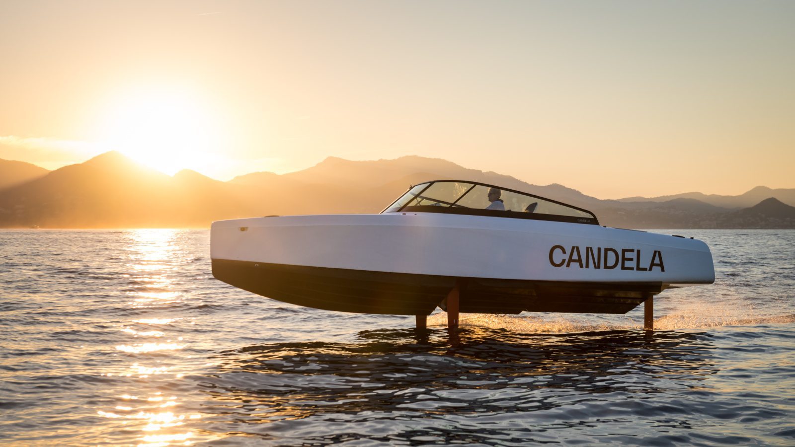 Скоростной катер на подводных крыльях Candela C-8: лодка, которая может летать по воде
