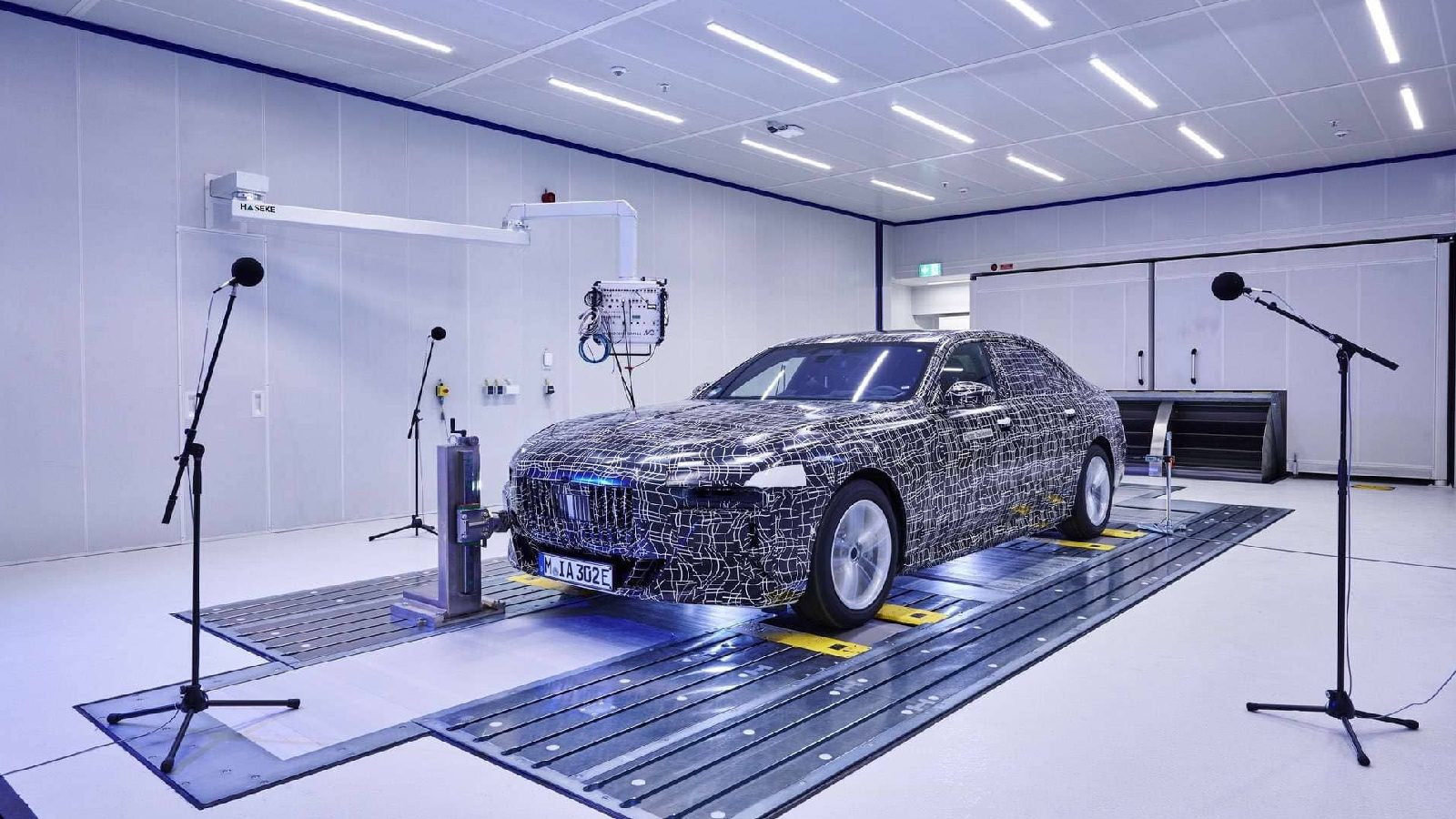 BMW представит самую мощную 7-серию BMW i7 в апреле