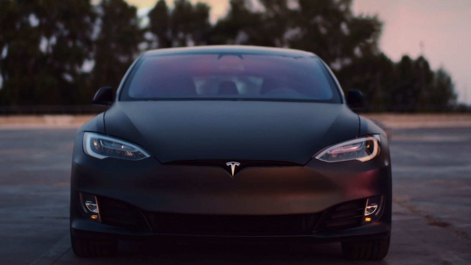 Tesla возобновляет поставки Model S после небольшой паузы