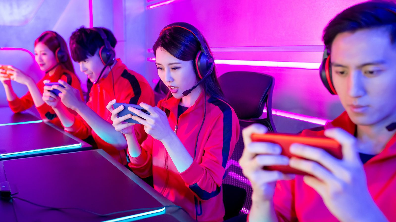 Мобильные игры как оператор связи: как стать профессиональным игроком в киберспорте в 2022 году?