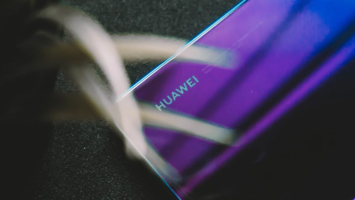 Новый 4G-смартфон от Huawei появился на TENAA