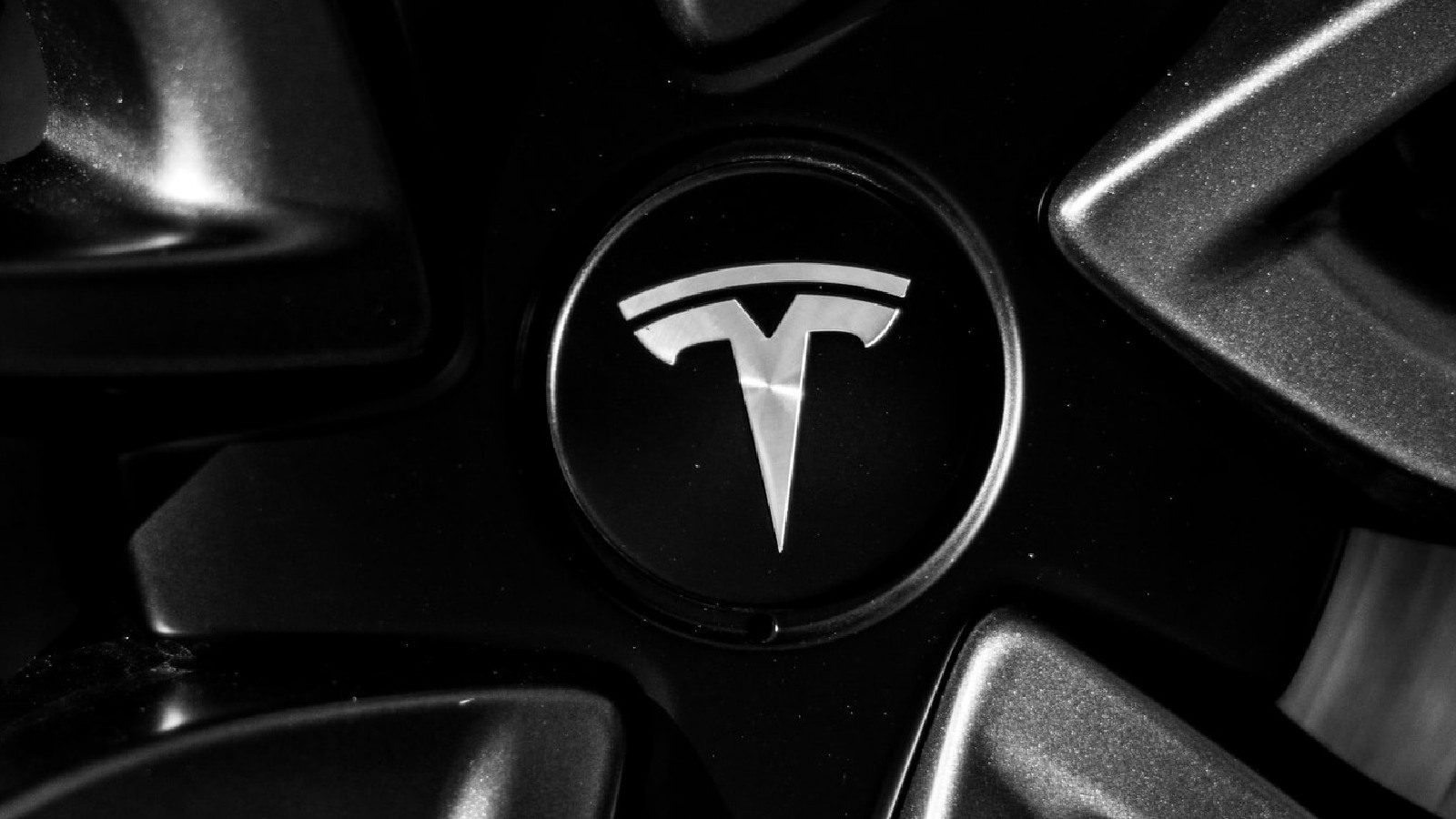 Отчет: Tesla незаметно представляет парк новых электрогрузовиков