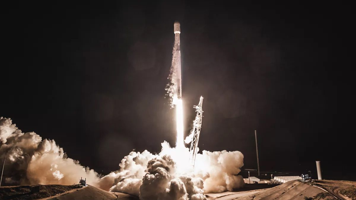 SpaceX планирует запустить спутники Starlink до 15 мая