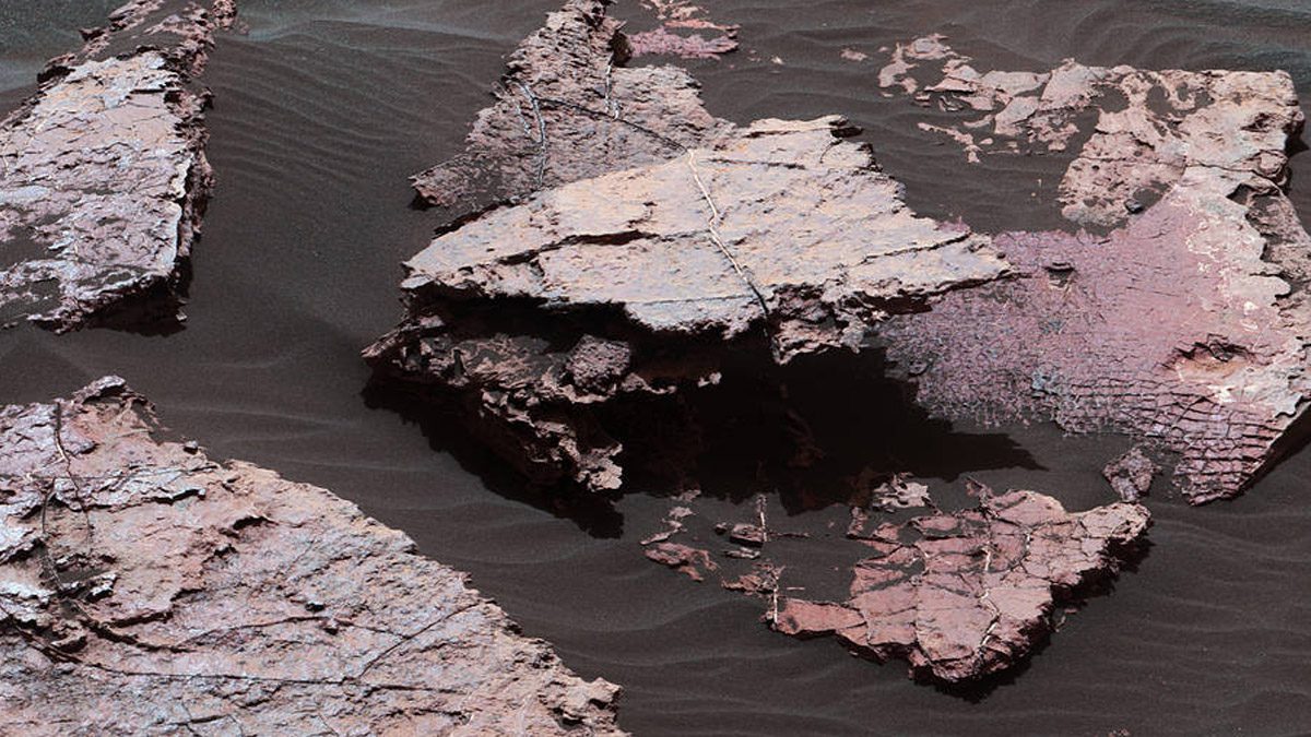 Марсоход НАСА «Кьюриосити» наткнулся на «Стратдон» — камень размером с валун
