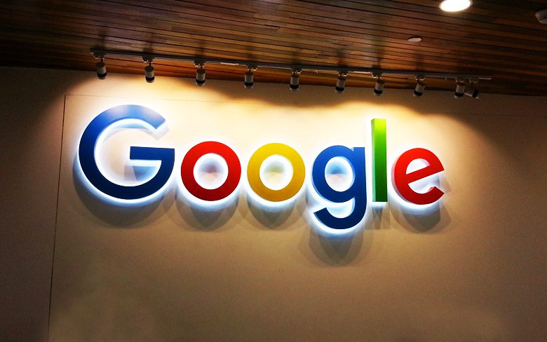 Google признает, что несет ответственность за добавление устаревшего номера UIDAI в списки контактов