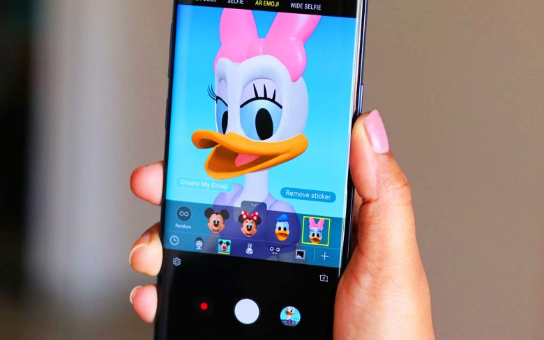 Samsung и Disney представили Дейзи Дак и Гуфи в качестве AR-эмодзи для Galaxy С9 и С9+