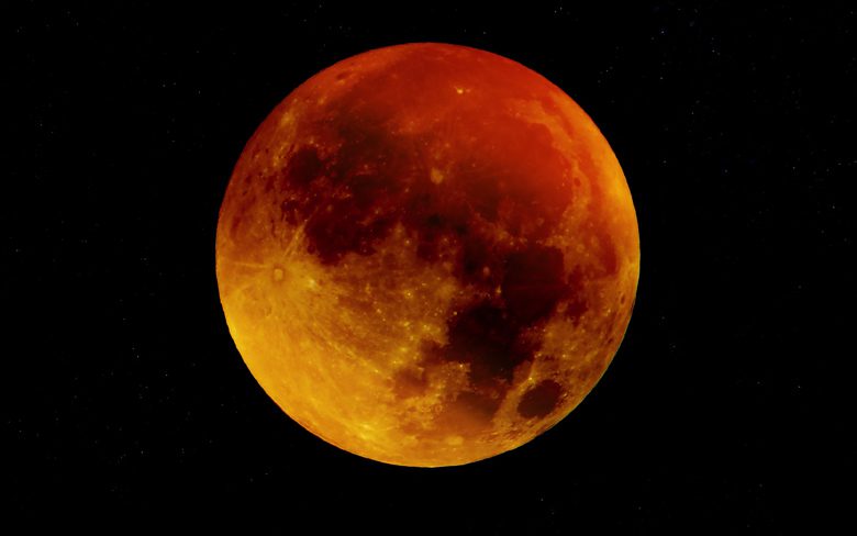 Лунное затмение: самая длинная видимая «ночь кровавой луны» столетия